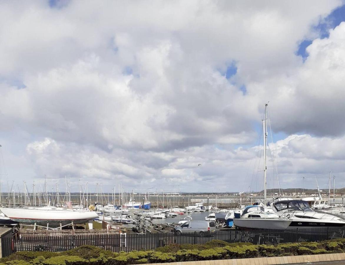 Marina View Lovely Upper 3 Bedroom Apartment Troon Eksteriør billede